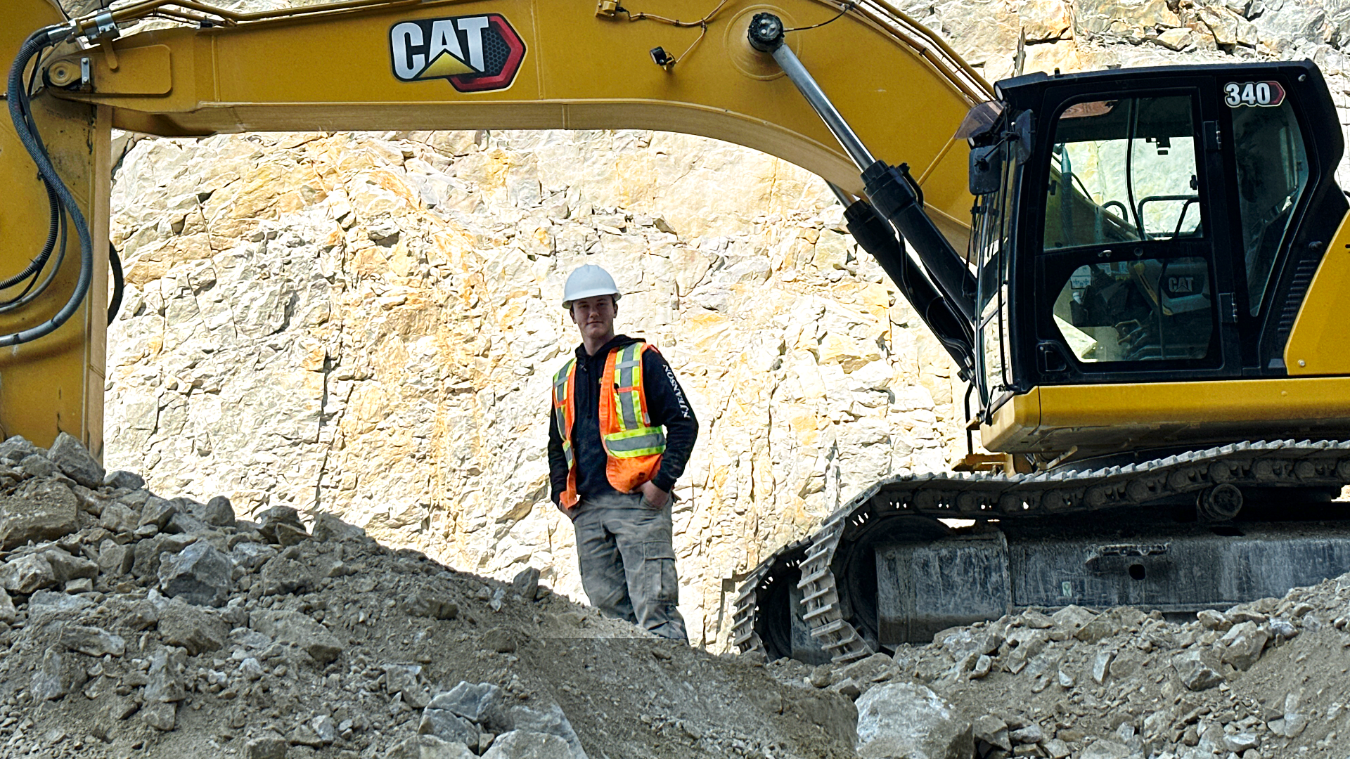 Excavation N. Jeanson: Proud Owners of the New Cat 340